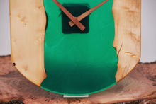 Load image into Gallery viewer, Green epoxy resin oak wood hanging wall clock, 30 cm diameter.