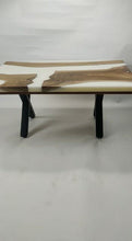 Charger et lire la vidéo dans la visionneuse de galerie, Walnut and white resin coffee table
